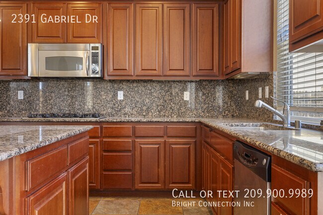 Building Photo - 2391 Gabriel Dr