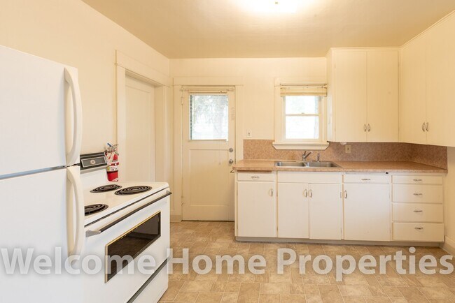Building Photo - Cozy 2 Bedroom Apartment Close to WWU