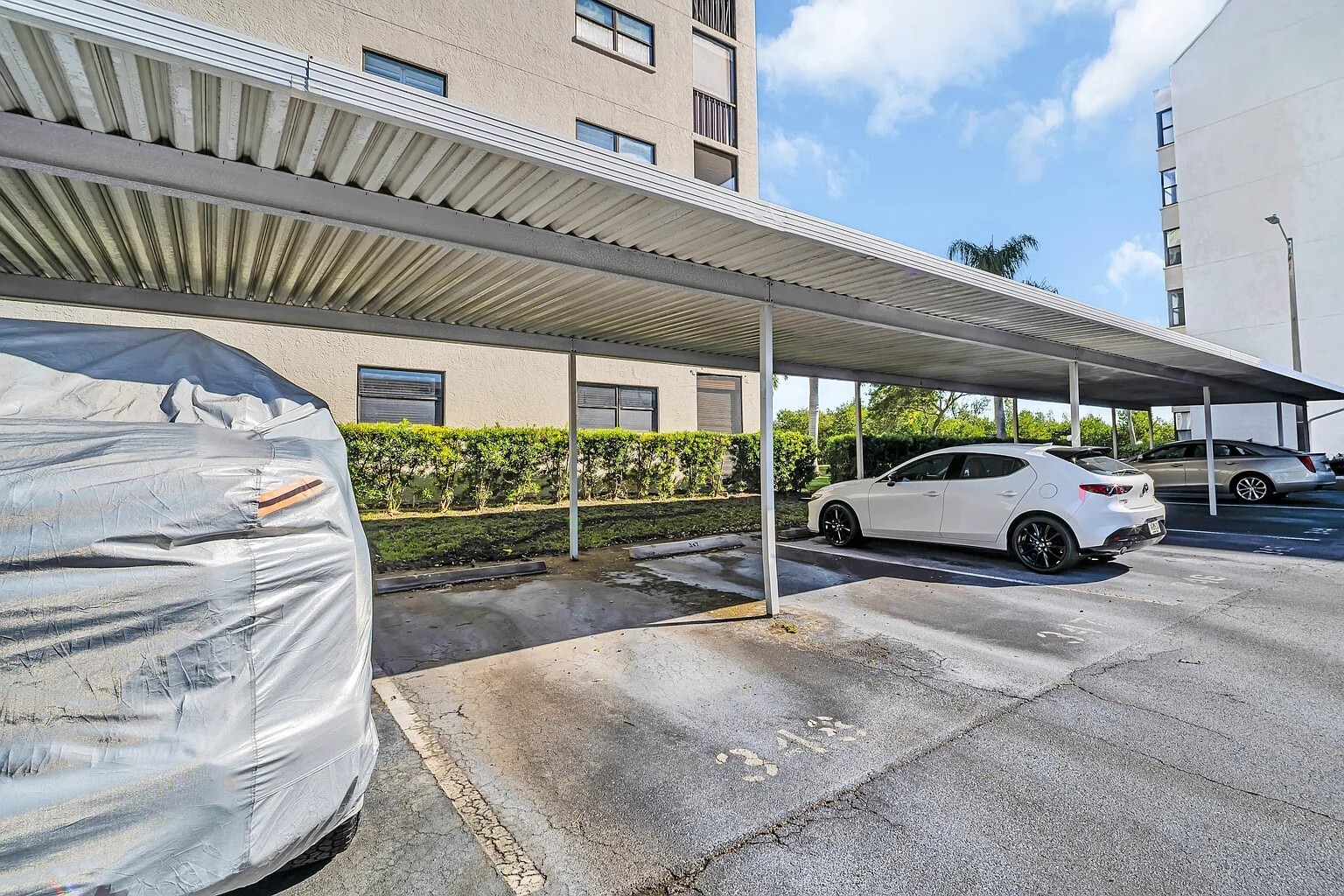 Dedicated Unit Car Park - 1332 Pasadena Ave S