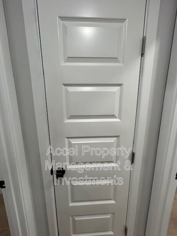 Building Photo - 6617 N 5th St