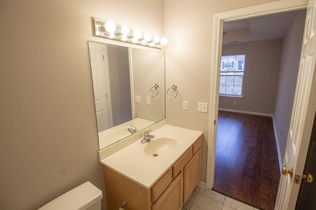 Building Photo - 1910 Harmony St