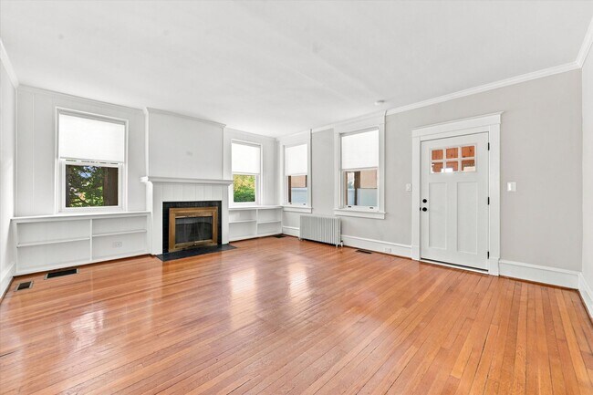 Building Photo - Updated 1 Bed by Brandywine