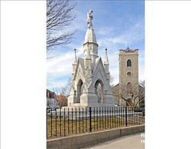 Building Photo - 804 Centre St