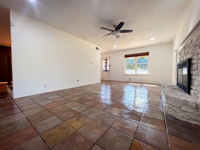 Building Photo - 8519 Shenandoah Dr