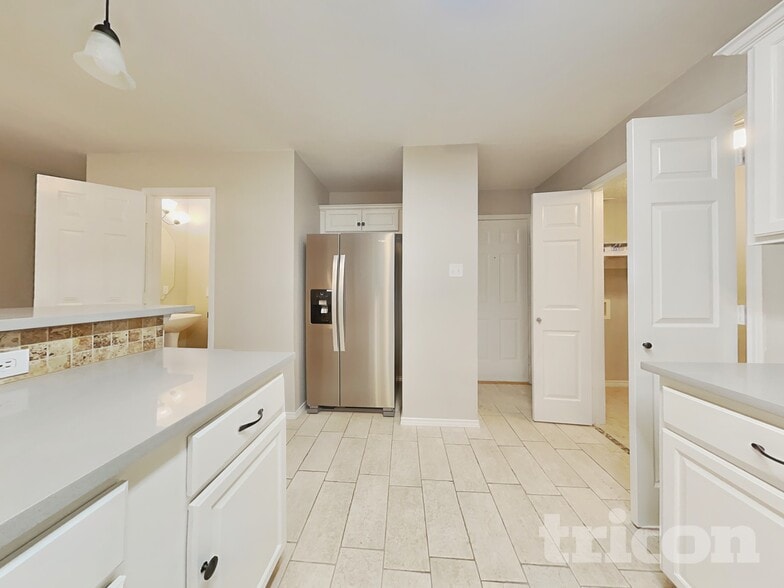 Building Photo - 513 Valley View Dr