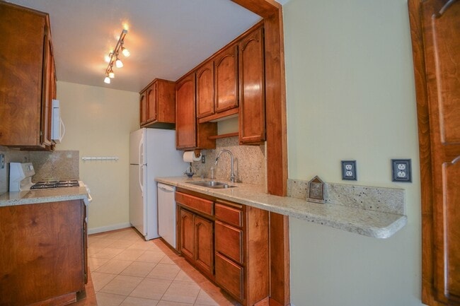 Building Photo - 1519 Glenwood Dr