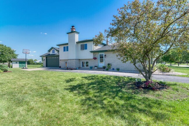 Building Photo - 16829 Creekside Ave