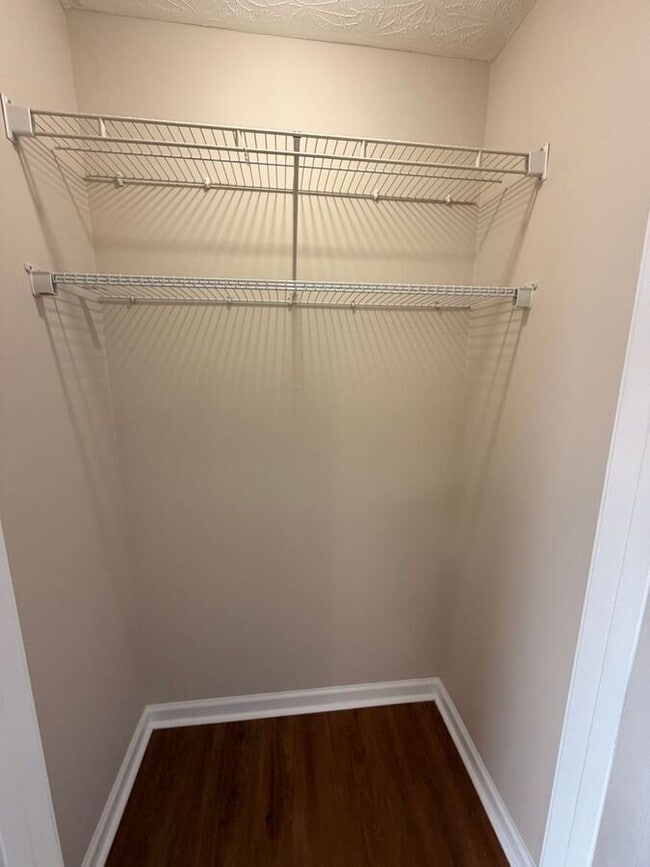 Building Photo - 223 Ridgewood Dr