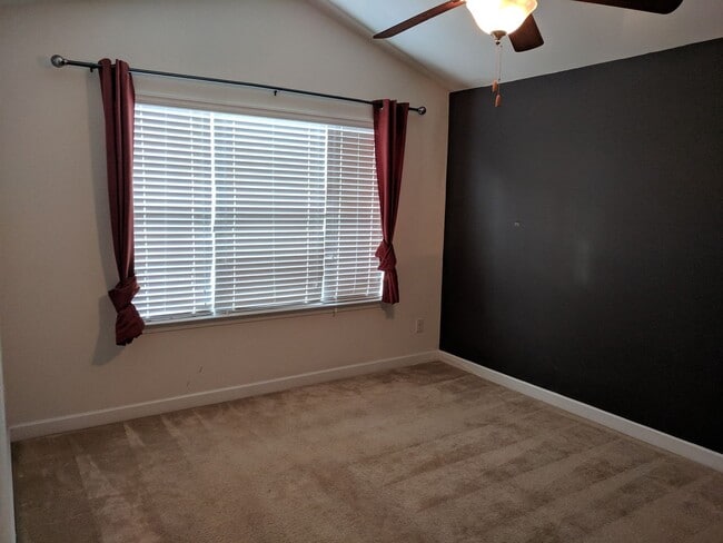 Building Photo - Steele Creek area townhome