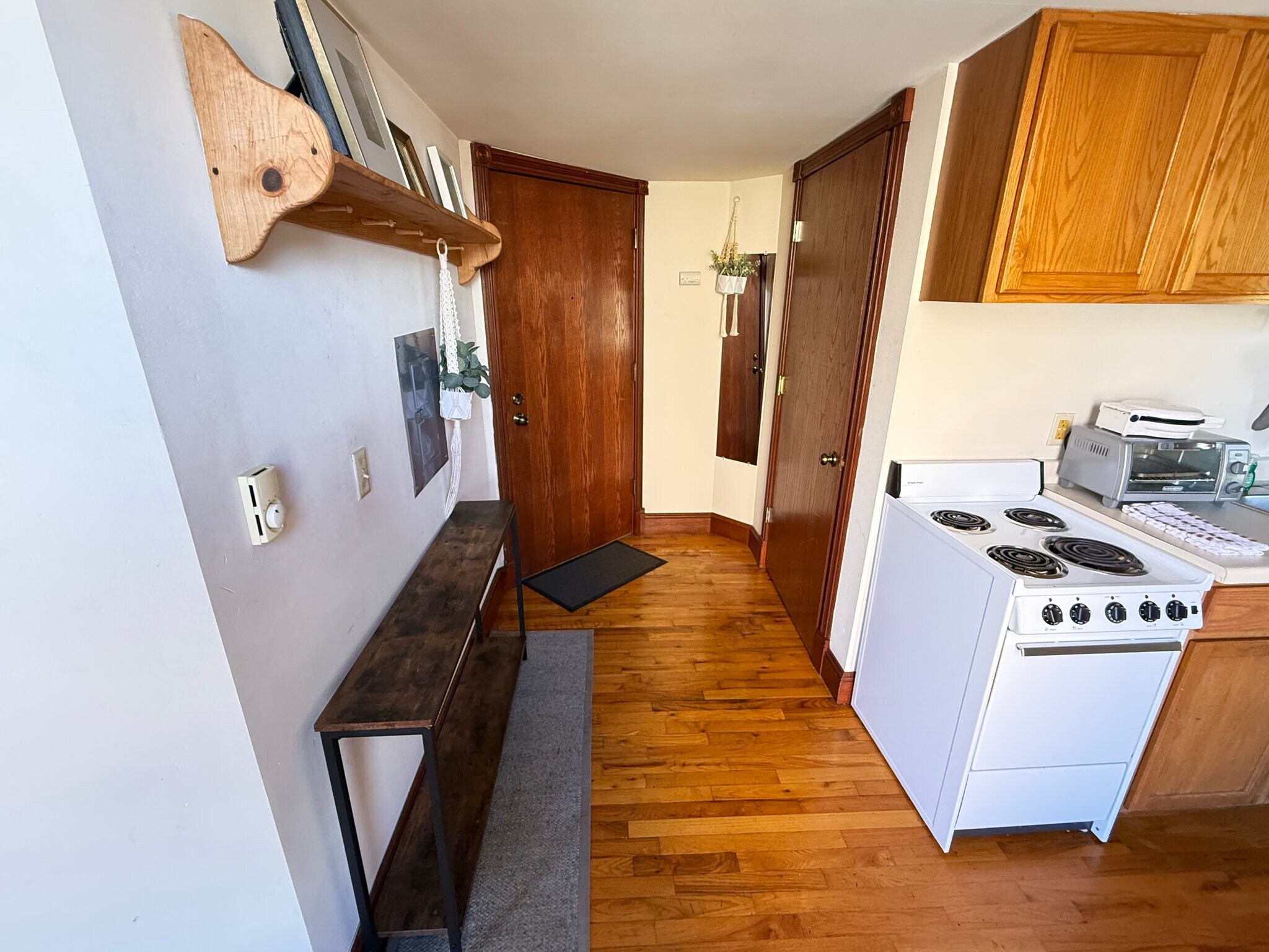 Building Photo - 402 W Dayton St