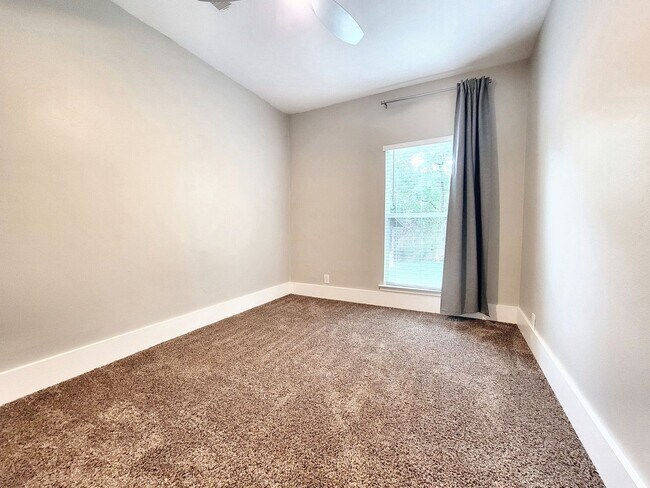 Building Photo - 5501 Downs Dr