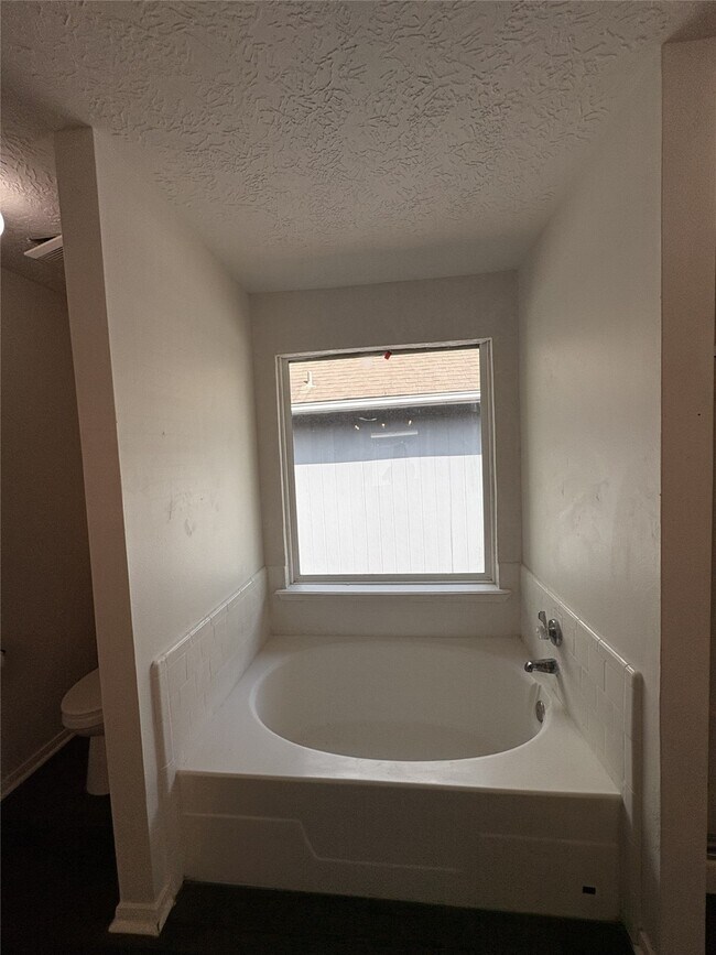 Building Photo - 13714 Firerock Dr