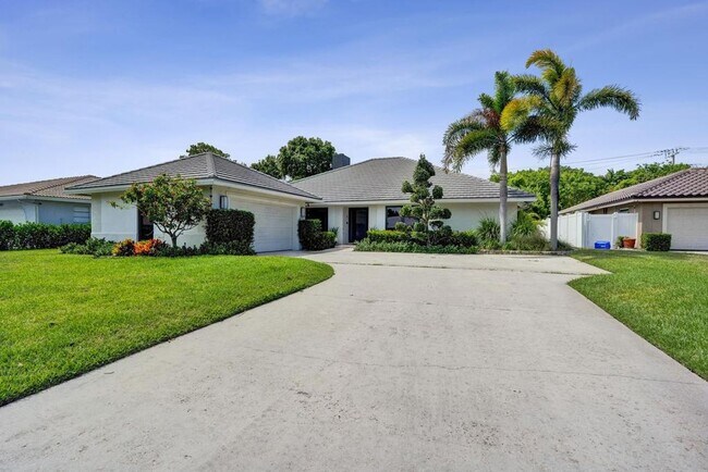 Building Photo - Boca Raton Beautifully Updated 4 Bedroom Pool Home