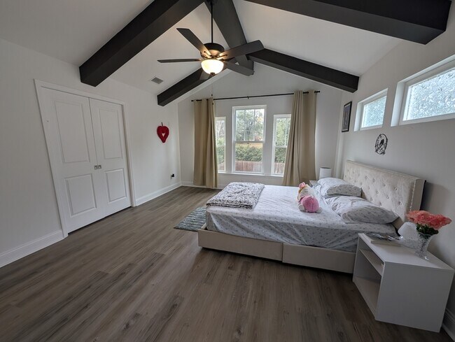 Building Photo - 454 Grand Oaks Rd