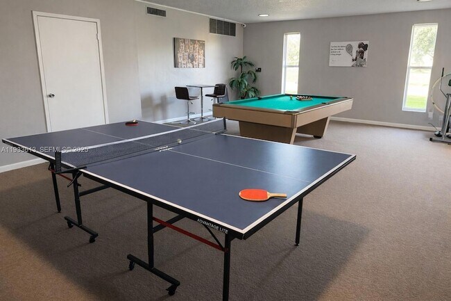 Building Photo - 470 Executive Center Dr