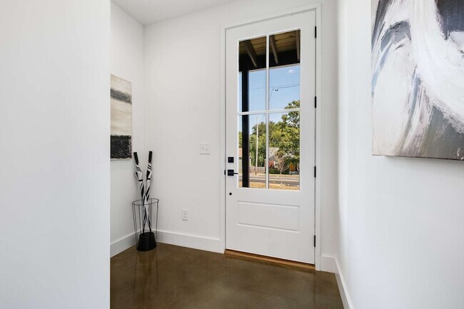 Building Photo - 1806 Lischey Ave