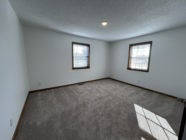 Building Photo - 902 S 17th St