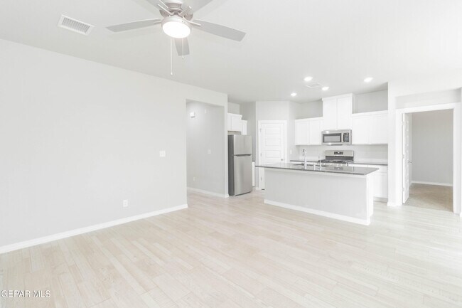 Building Photo - 13821 Madero Dr