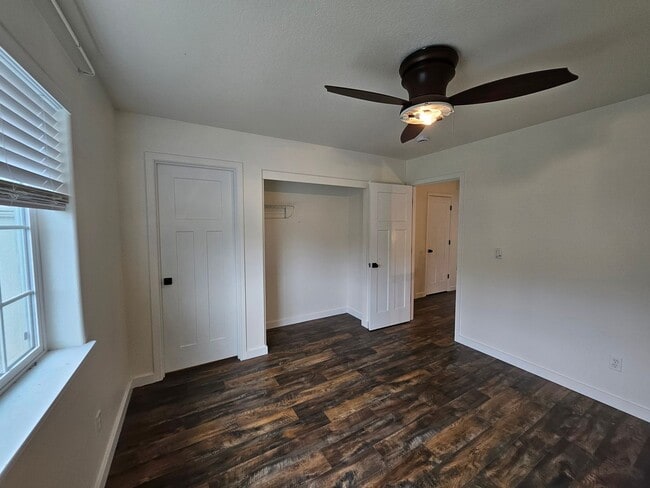 Building Photo - Modern 3 Bedroom, 2.5 Bath Home in Hillsboro with Granite Countertops and 2 Car Garage!