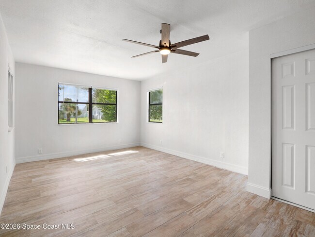 Building Photo - 1382 Lakewood Dr