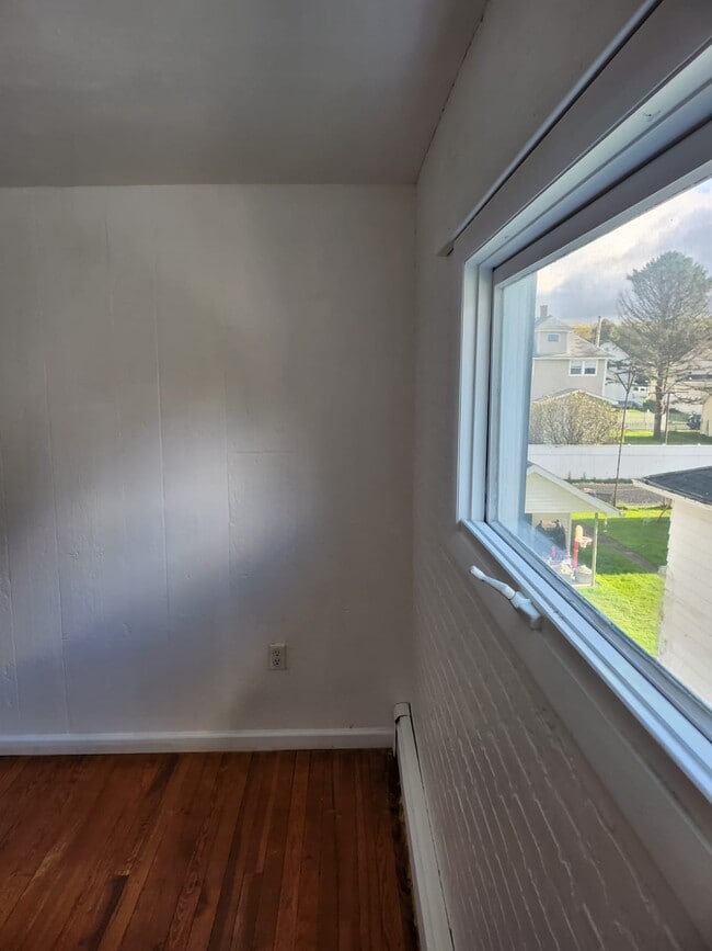 Building Photo - 648 E Scott St