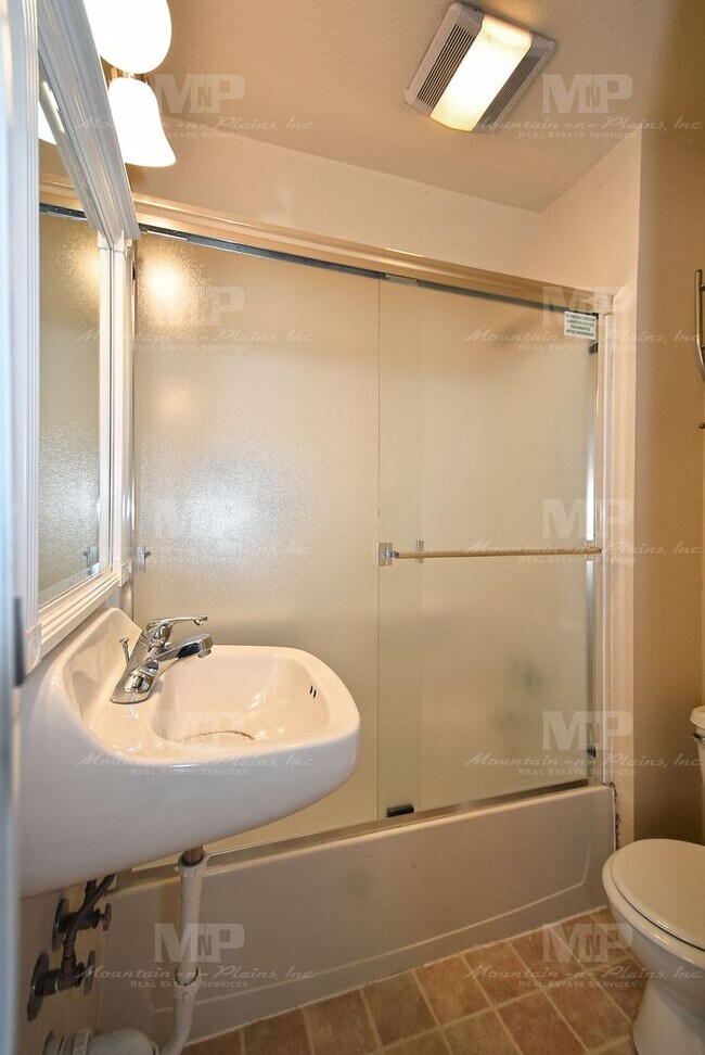 Building Photo - One Bedroom in Old Town!