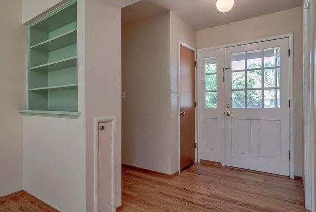 Building Photo - Fantastic 3 Bed 2 Bath Home Available Now!
