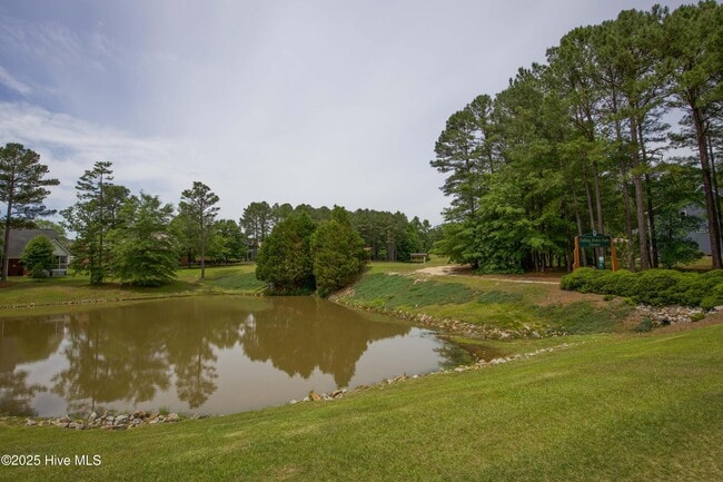 Building Photo - 104 Pine Hawk Dr