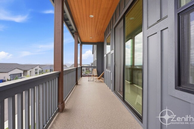 Building Photo - 382 W Fir Lp