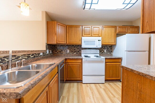 Building Photo - 232 Legends Creek Pl