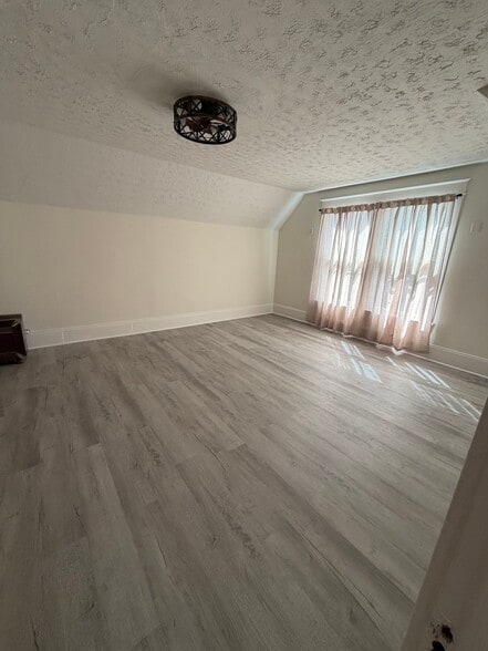 Building Photo - 401 E Broad St