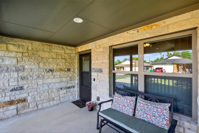 Building Photo - 830 Cypress Ln