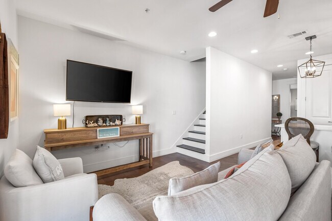 Building Photo - 4923 E County Hwy 30A