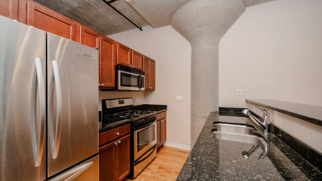 Building Photo - 1150 W 15th St