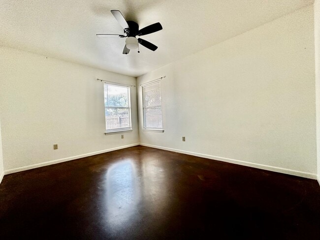 Building Photo - 3 Bedroom on Patriot