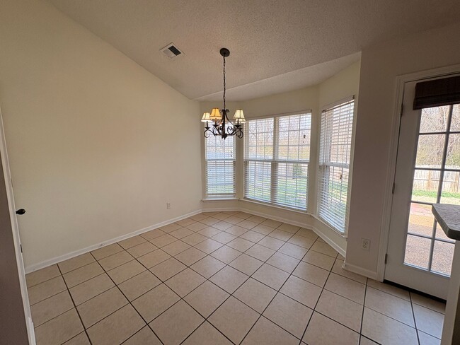 Building Photo - Arlington Home Ready To Be Yours! 3 Bedrooms Downstairs! Pets Are Welcome, Fees Apply!