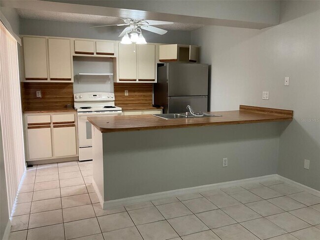 Building Photo - 5282 Coral Ct