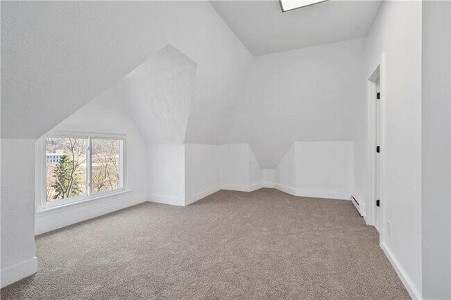 Building Photo - 220 Dewey St