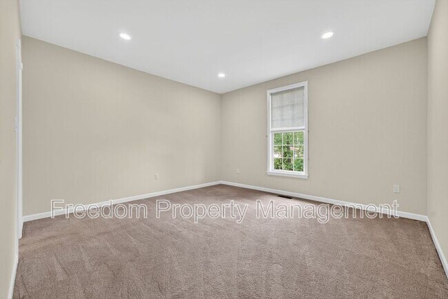 Building Photo - 8513 Thomas Dr
