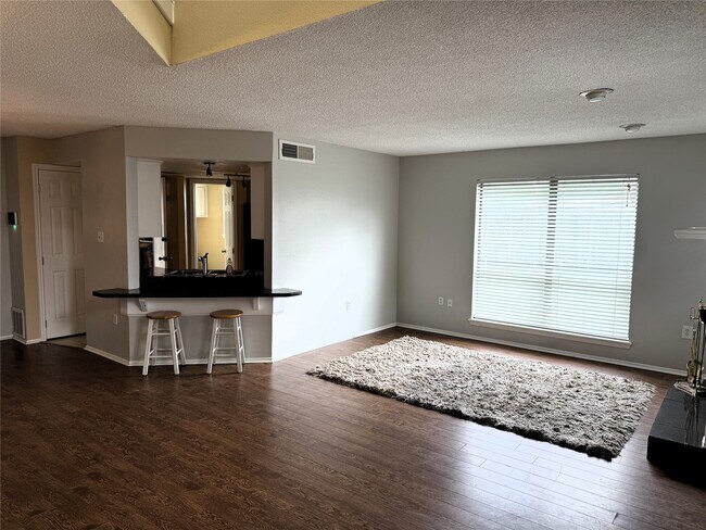 Building Photo - 62 Evanston St