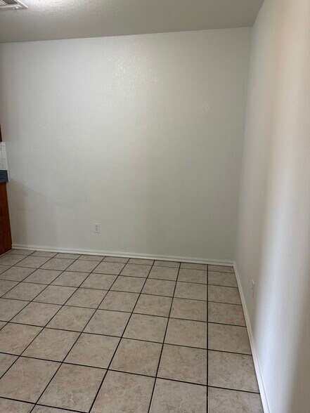 Building Photo - 136 Vinita Dr