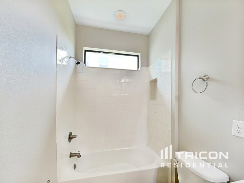 Building Photo - 3021 Casterton Dr