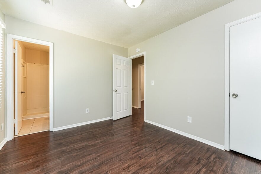 Building Photo - 6198 Creekford Dr