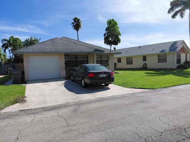 Building Photo - 1322 Pines Ln