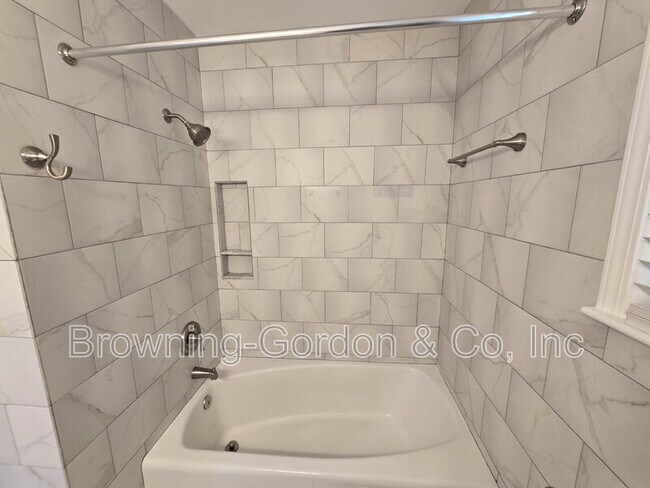 Building Photo - 927 Neuhoff Ln