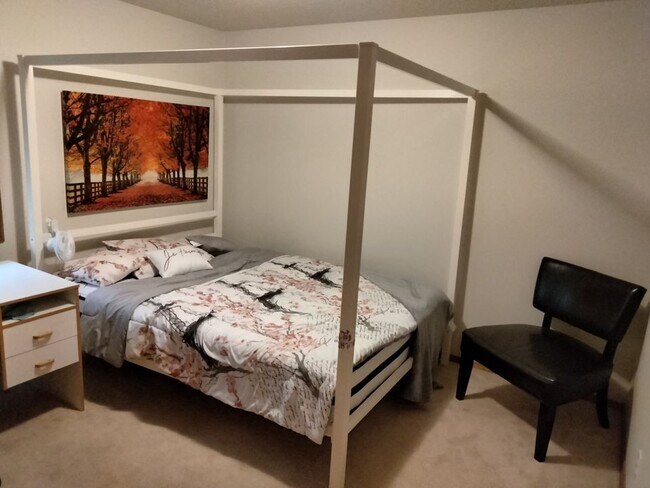 Building Photo - 7548 SE Hacienda St