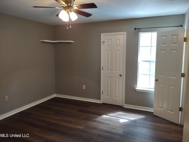 Building Photo - 1204 Barnett Bend Cir