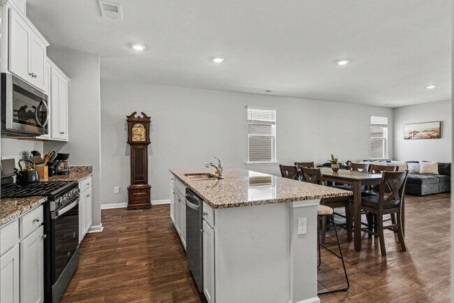Building Photo - 296 Blue Haw Dr
