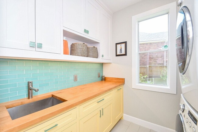 Building Photo - 7106 Habersham Ave