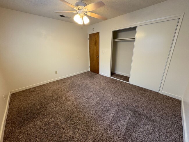 Building Photo - Move in ready apartment available now!